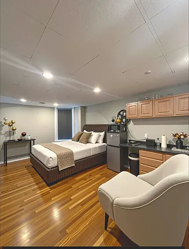 302 Newbury St Photo 1