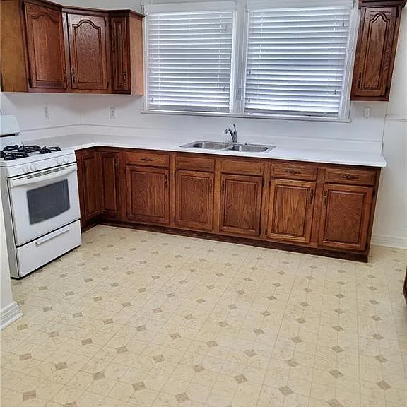 600 Homedale St #B — Photo 4