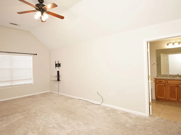 125 Farrah Ave — Photo 21