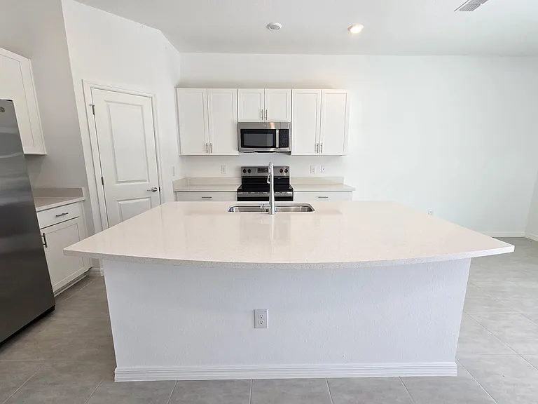 2073 Hallier Cv — Photo 9