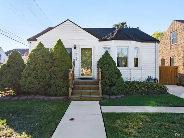 1031 Mulberry St, Wyandotte, MI 48192