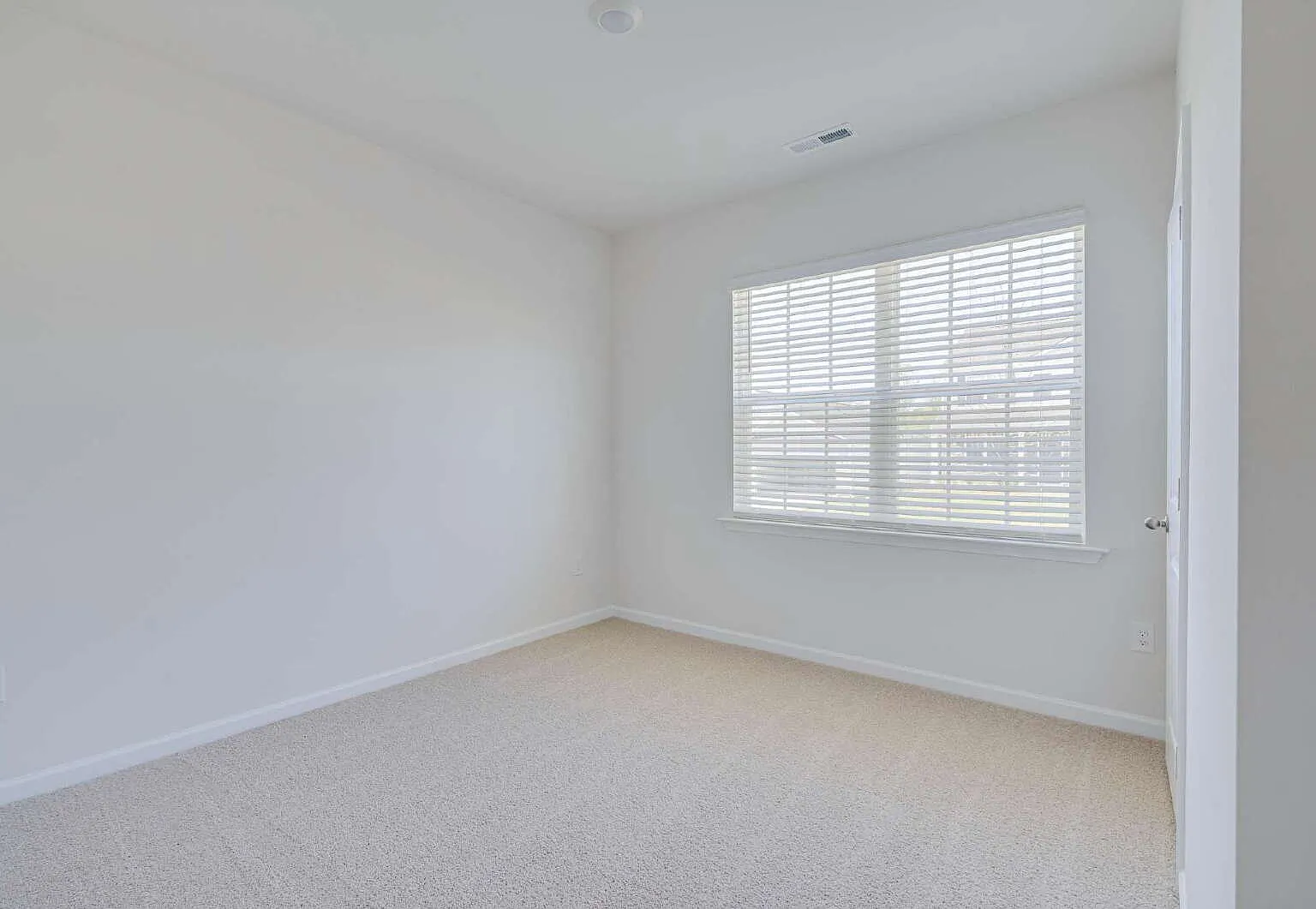 4 bed, 2.0 bath, 1764 sqft, $2,200 — Photo 4