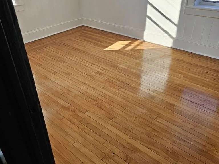300 Elm Pl — Photo 8
