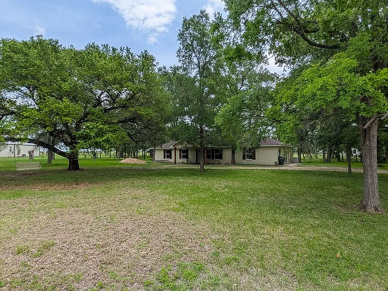1139 County Road 403 — Photo 29