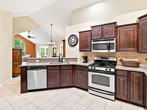 5th image of 1073 Bridge Crest Dr SE