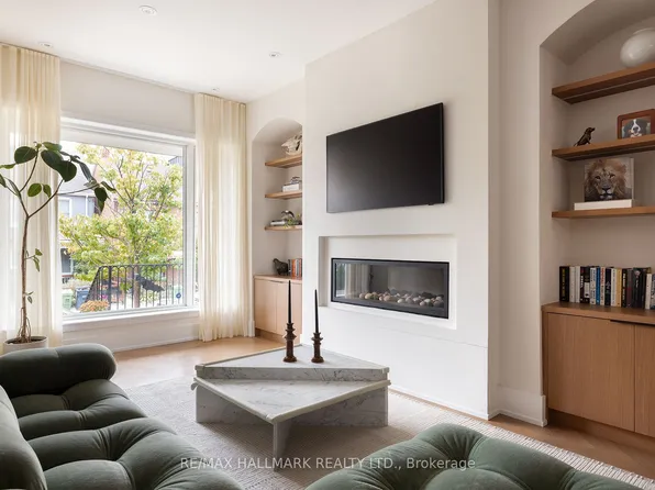 18 Foxley St, Toronto, ON M6J 1R1