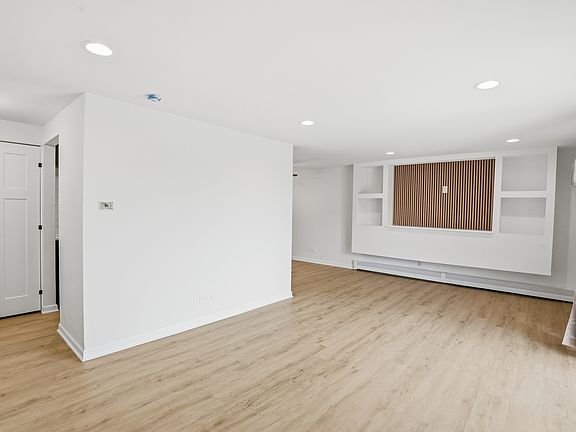 4th image of 37 W 66th St APT 1