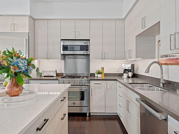 4th image of 18 W Victoria St APT 303