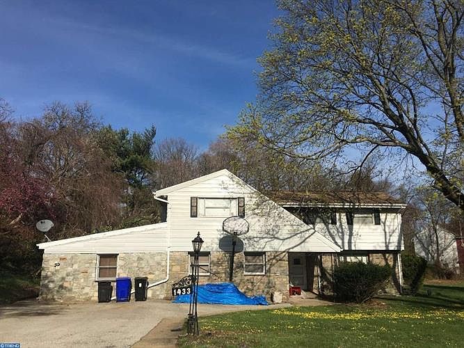 2nd image of 1433 Thornberry Rd