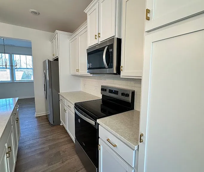 353 E 4th St — Photo 17