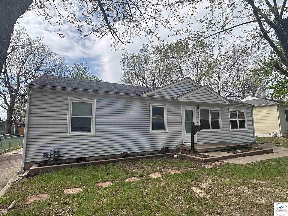 1st image of 2424 Greenwood Ln