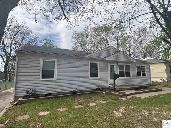 2424 Greenwood Ln, Sedalia, MO 65301