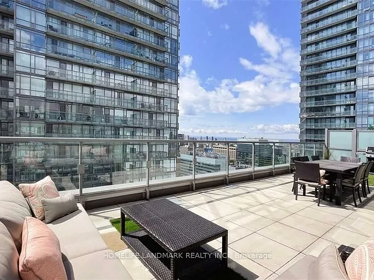 37 Grosvenor St #608 — Photo 16