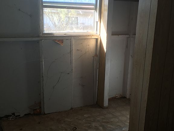 3rd image of 700 W San Antonio St #1