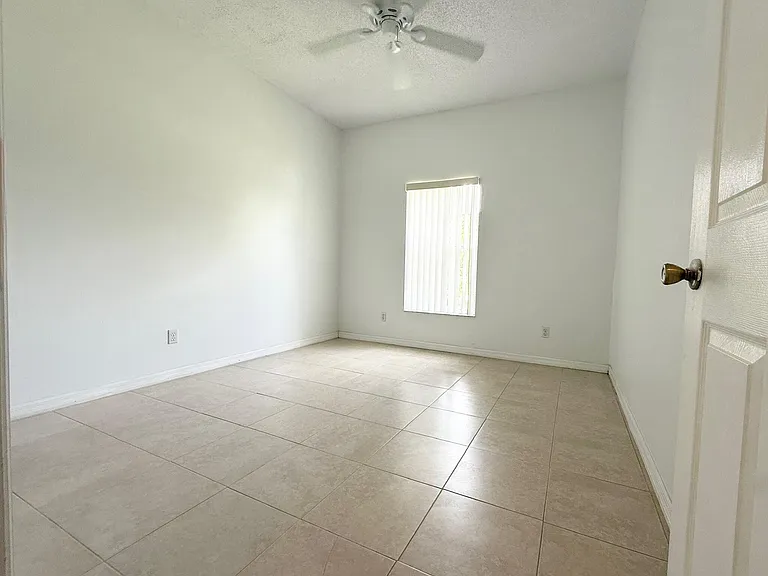 332 SW Glenwood Dr — Photo 13