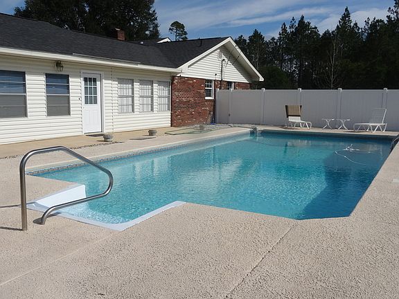 2nd image of 825 Beechwood Dr