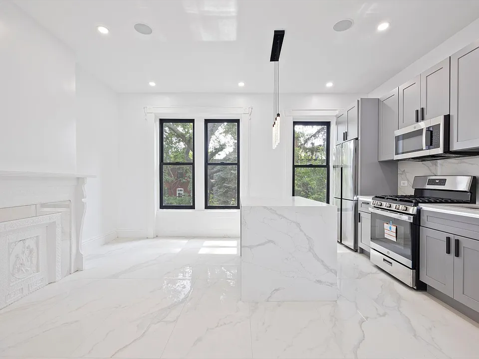 736 Halsey St #3