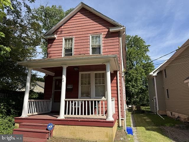 1st image of 40 Munroe Ct