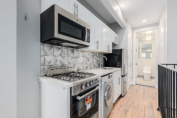 1st image of 345 Chauncey St APT 2R