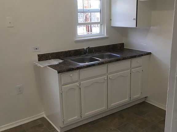 5th image of 10319 S Normandie Ave #10319