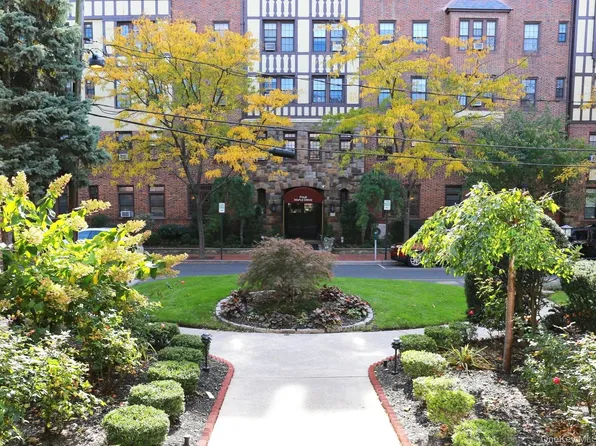 4 Maple Drive #5L, Great Neck, NY 11021