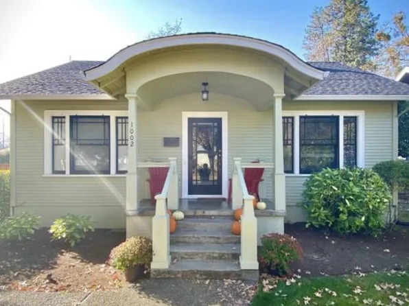 1002 NW Lawnridge Ave, Grants Pass, OR 97526