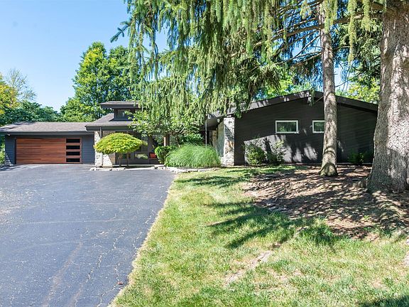 2nd image of 3120 Rockford Dr