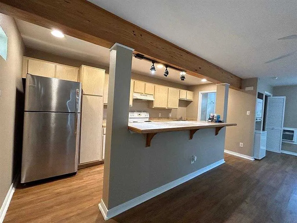 1 bed, $900 — Photo 1