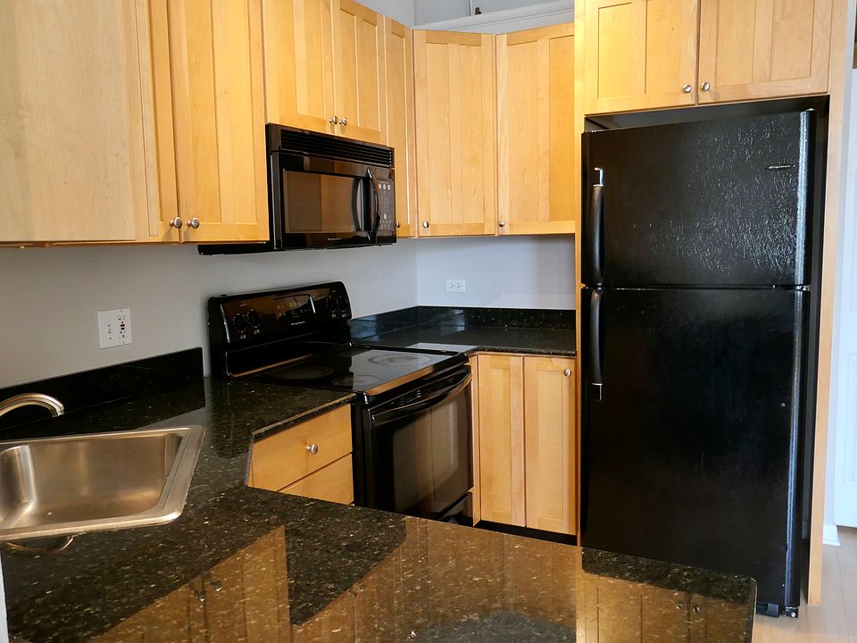 1st image of 1314 N Milwaukee Ave #204
