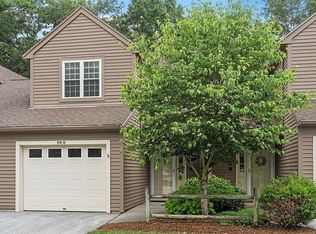 516 Ridgefield Cir #B, Clinton, MA 01510