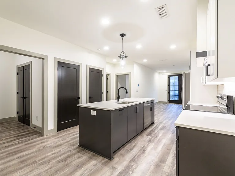 28 Becker Pl — Photo 3