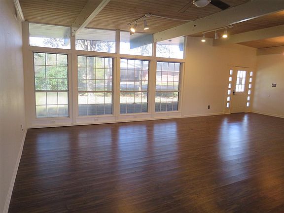 4th image of 1505 Oak Ridge Dr