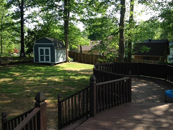 3rd image of 211 Woodridge Dr