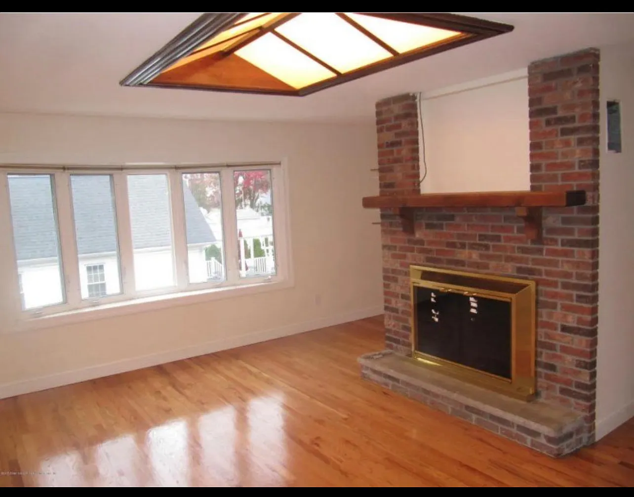3 bed, 2040 sqft, $3,800 — Photo 3