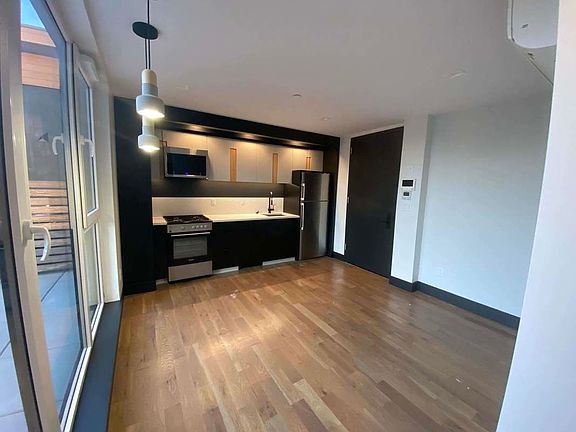 2nd image of 834 Lexington Ave #615