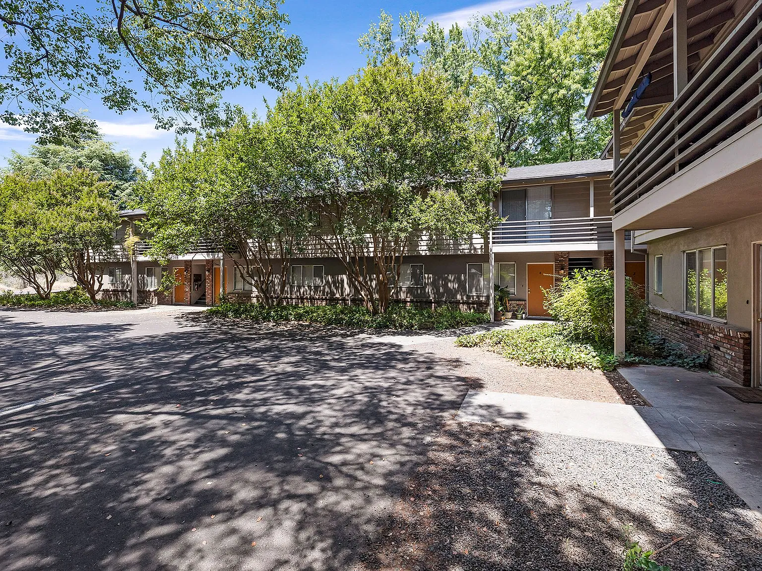 Mountain View Apartments — Photo 4