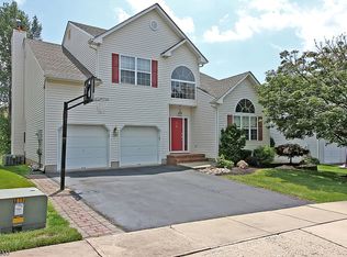 25 Terrace Ln, Bridgewater, NJ 08807