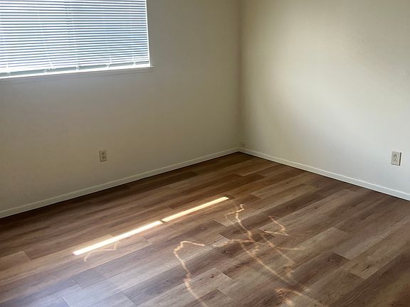 3rd image of 1317 Anita St