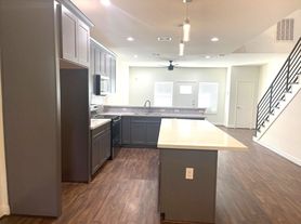 4913 Southwind St, Houston, TX