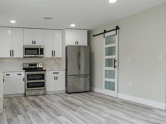 3rd image of 10511 Caribbean Blvd