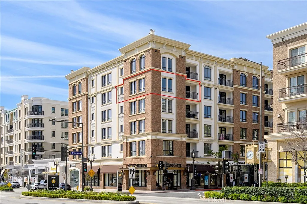 2 bed, 1710 sqft, $7,000 — Photo 2