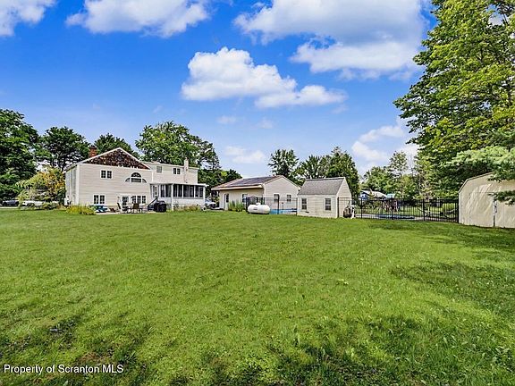 3rd image of 109 Larkspur Rd
