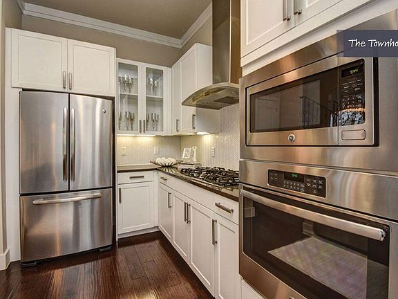 2nd image of 3214 Las Palmas St