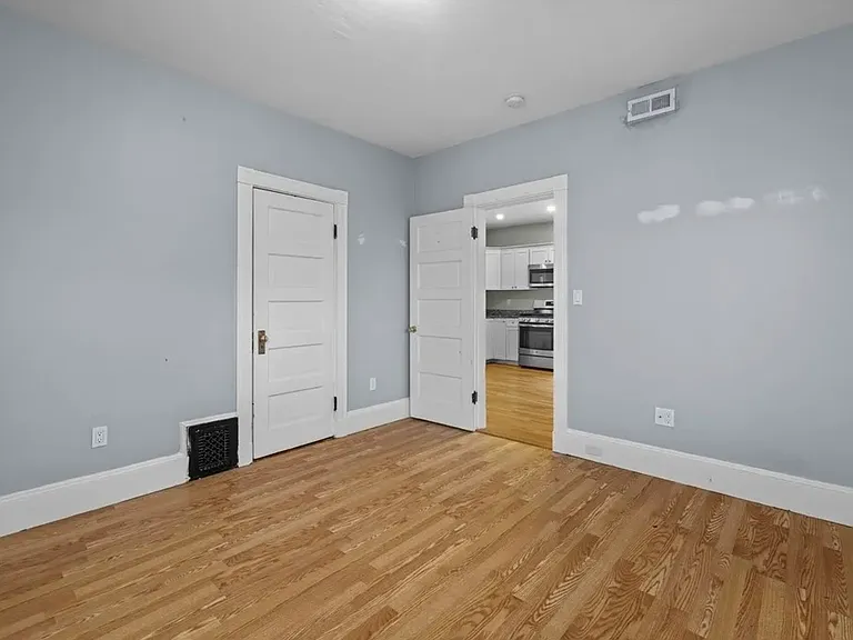25 Howes St #3 — Photo 7