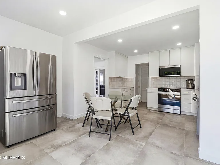 74 Poplar Ave — Photo 13