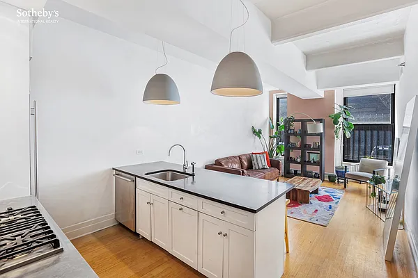 Sold by Sotheby's International Realty | media 7