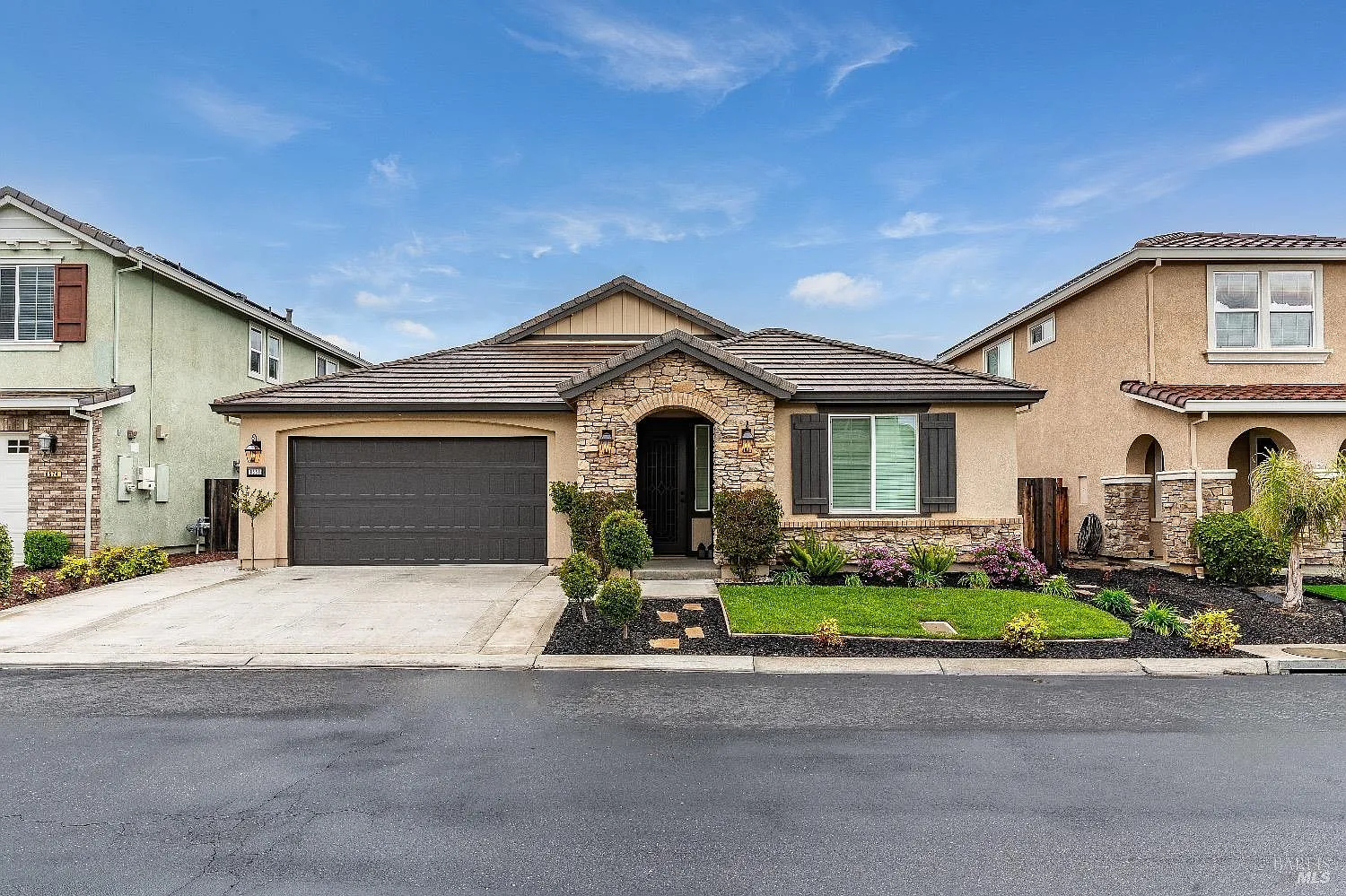 8568 Pinehollow Circle photo 1