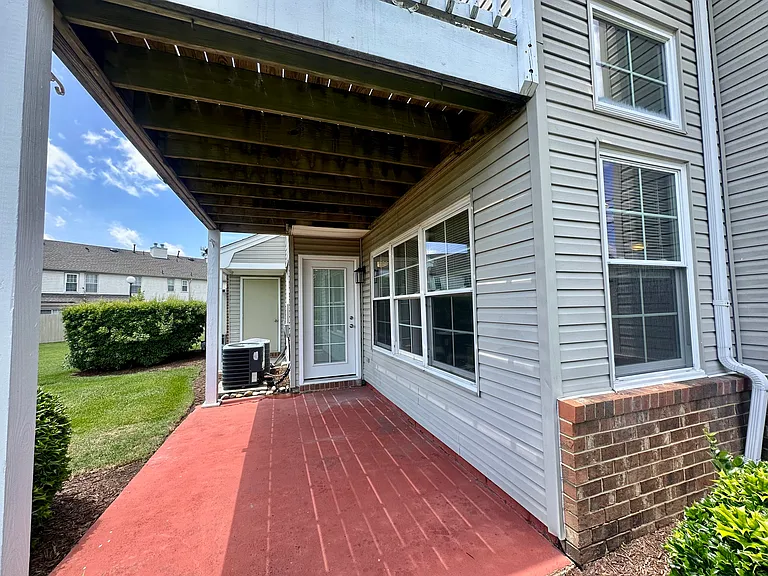 4044 Laurel Green Cir — Photo 34