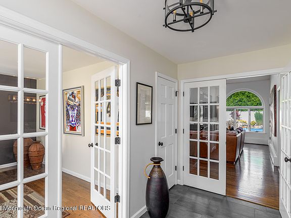5th image of 74 Oak Knoll Drive