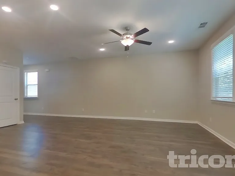 305 Knowles Pl — Photo 2